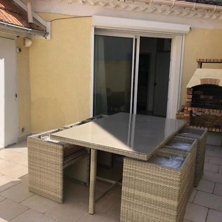 Maison de vacances à Marseillan au cœur du village, à quelques pas du port. Extérieur photo