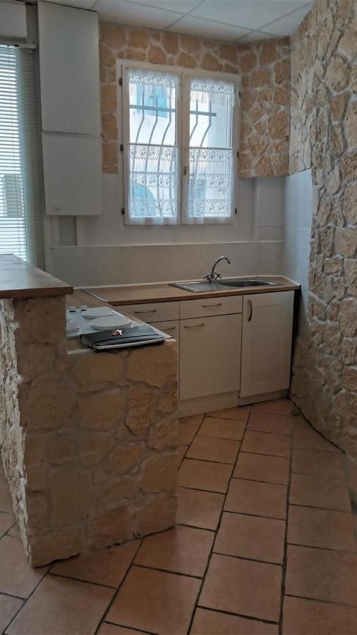 Maison de vacances à Marseillan au cœur du village, à quelques pas du port. Extérieur photo