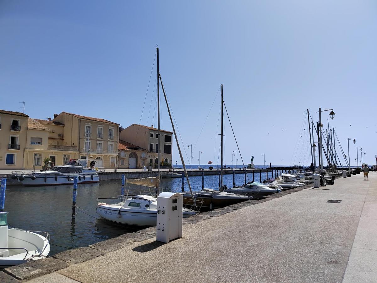 Maison de vacances à Marseillan au cœur du village, à quelques pas du port. Extérieur photo