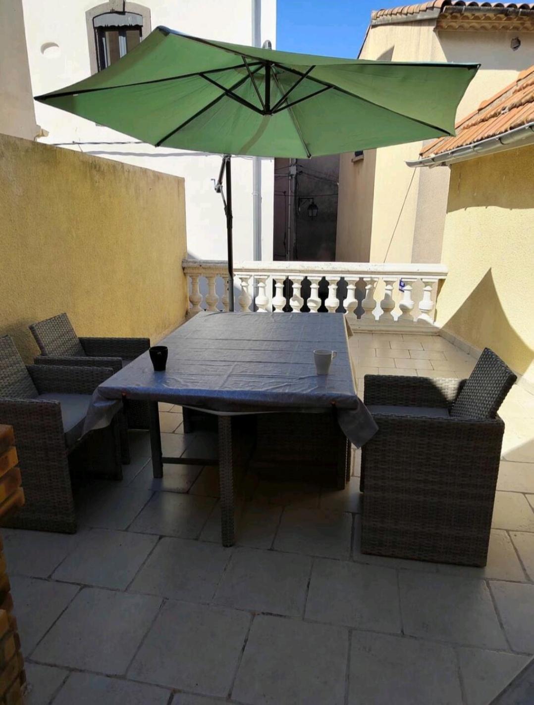 Maison de vacances à Marseillan au cœur du village, à quelques pas du port. Extérieur photo